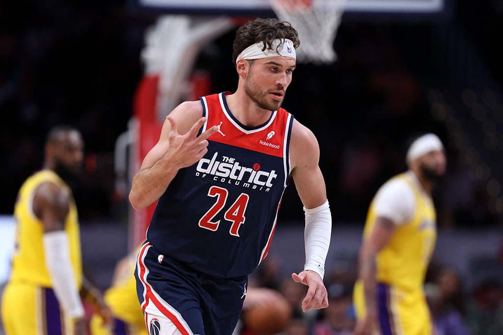 Sementara itu, Jordan Poole tampil baik bagi Wizards dengan torehan 29 angka. Corey Kispert menambahkan 17 angka, dan Kyle Kuzma mencatatkan 17 angka dan 12 rebound.