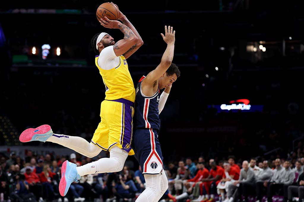Los Angeles Lakers susah payah meraih kemenangan ketika menghadapi Washington Wizards dalam lanjutan NBA yang digelar Kamis, 4 April. Lakers menang 125-120 atas Wizards.