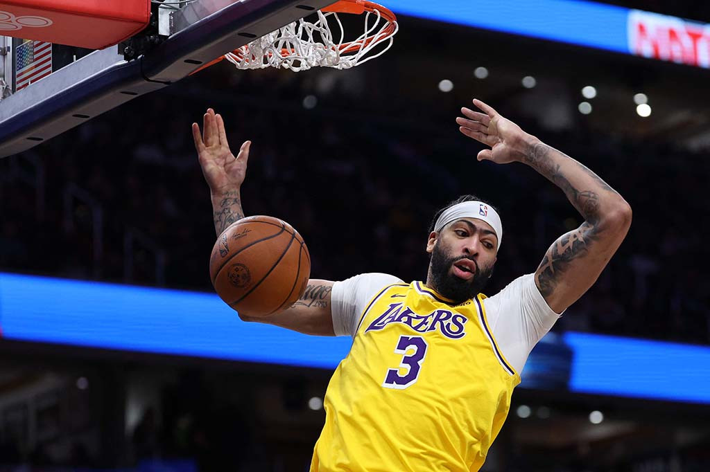 Anthony Davis tampil gemilang bagi Lakers dengan sumbangan 35 poin dan 18 rebound. LeBron James menambahkan 25 poin, 9 assist, dan 7 rebound, sedangkan Rui Hachimura menyumbangkan 19 poin.