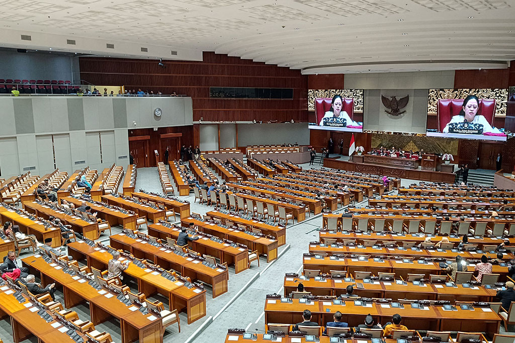 Rapat Paripurna DPR RI Ke-15 Masa Persidangan IV Tahun Sidang 2023-2024, Kamis, 4 April 2024, memberikan persetujuan terhadap hasil uji kelayakan dan kepatutan (fit and proper test) tujuh calon anggota Lembaga Perlindungan Saksi dan Korban (LPSK) periode 2024-2029.