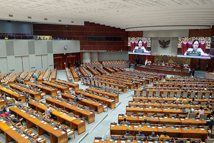 Rapat Paripurna DPR RI Ke-15 Masa Persidangan IV Tahun Sidang 2023-2024, Kamis, 4 April 2024, memberikan persetujuan terhadap hasil uji kelayakan dan kepatutan (fit and proper test) tujuh calon anggota Lembaga Perlindungan Saksi dan Korban (LPSK) periode 2024-2029.