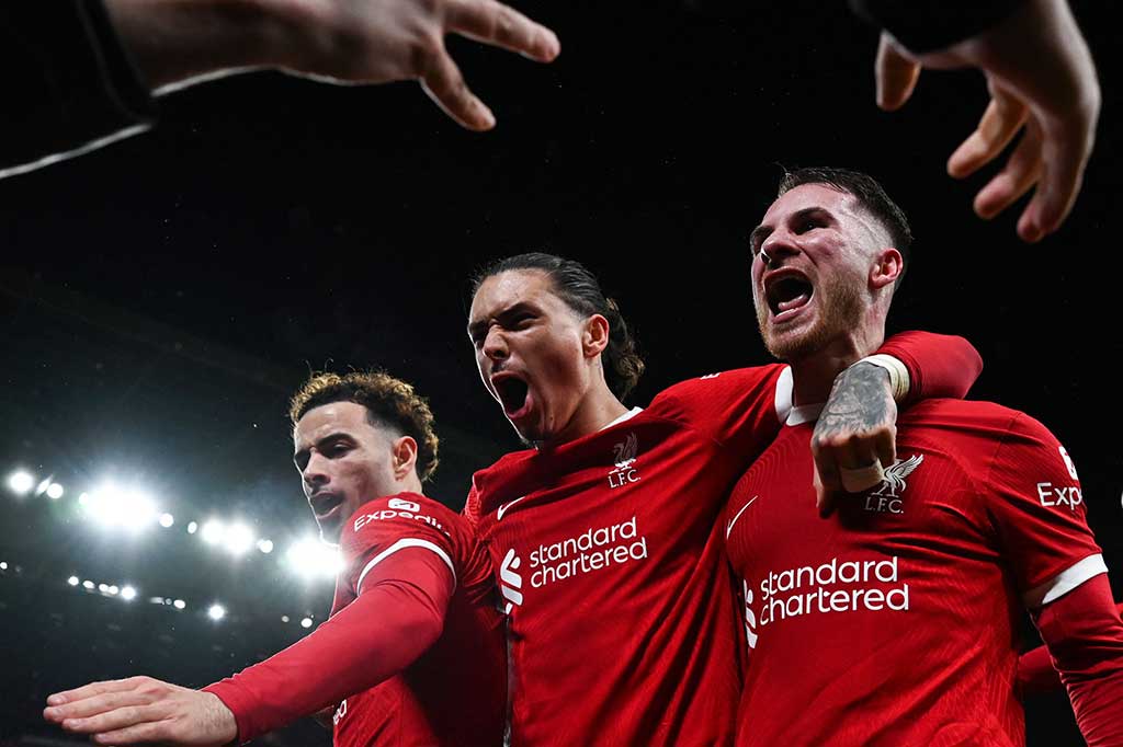 The Reds membuka keunggulan berkat gol Darwin Nunez yang memanfaatkan blunder kiper lawan, Ivo Grbic. Grbic yang bermaksud membuang bola mendapati sepakannya diblok oleh Nunez. Bola pantul itu mengarah ke gawang Sheffield United yang tidak terkawal. Skor 1-0 bertahan hingga jeda.