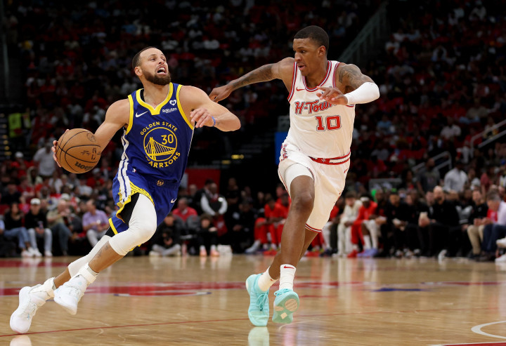Steph Curry dan Klay Thompson masing-masing mencetak 29 poin untuk membawa Golden State Warriors memperpanjang rekor kemenangan beruntun mereka menjadi enam pertandingan berturut-turut, sekaligus yang tertinggi di musim ini.