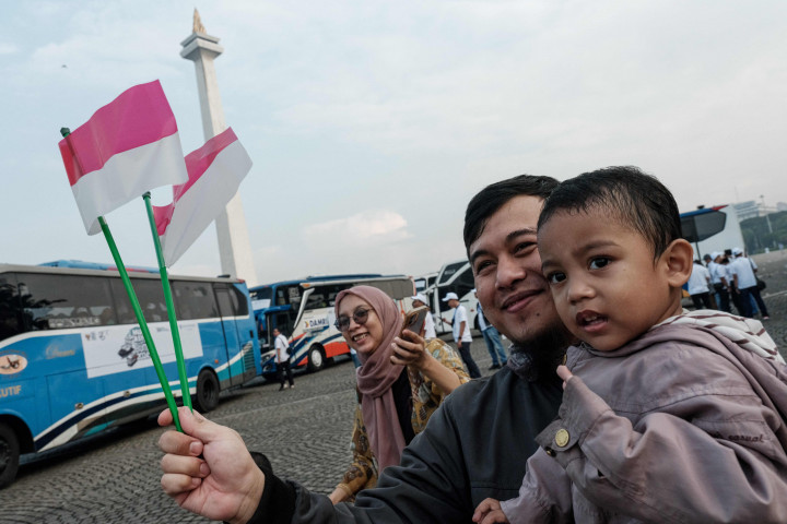 Program Mudik Asyik Bersama BUMN pada hari ini memberangkatkan 6.432 pemudik ke 107 tujuan di Pulau Jawa dan Sumatera. Sebanyak 131 bus, 1 bus listrik, dan 1 bus khusus pemudik disabilitas disediakan untuk mengantarkan para pemudik ke kampung halaman mereka.