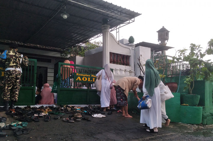 Tampak sejumlah personel Polri, TNI, serta Banser melakukan pengamanan di kawasan itu.