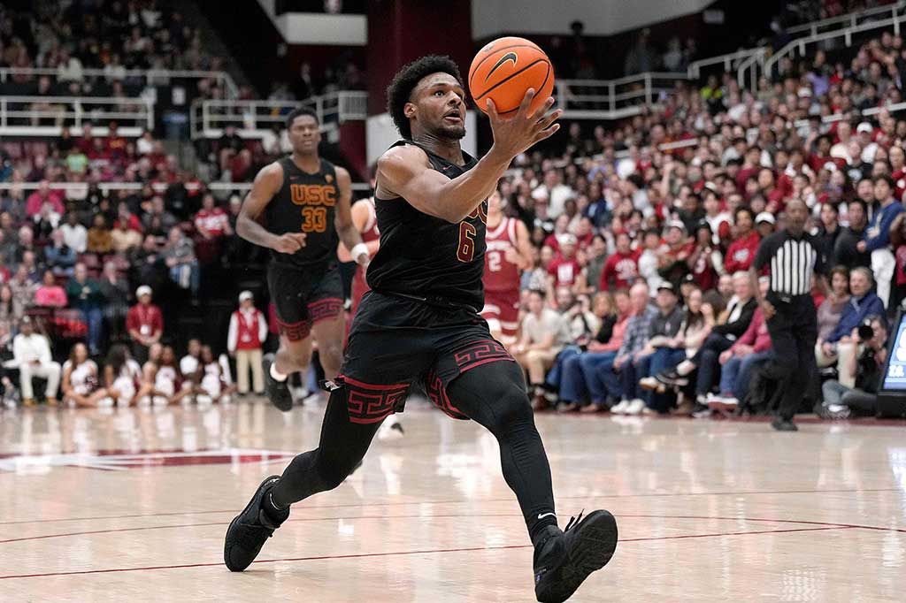 James, yang memainkan pertandingan pertamanya pada bulan Desember, rata-rata mencetak 4,8 poin per gim dalam 24 pertandingan yang ia mainkan.