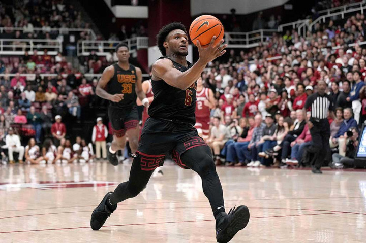 James, yang memainkan pertandingan pertamanya pada bulan Desember, rata-rata mencetak 4,8 poin per gim dalam 24 pertandingan yang ia mainkan.