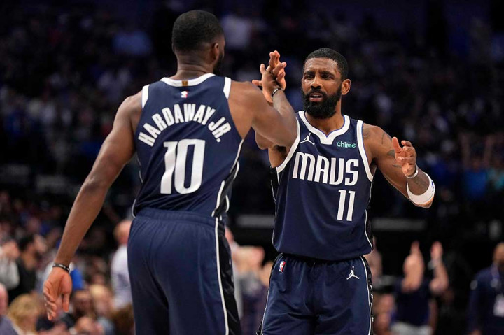 Dallas Mavericks mengakhiri rentetan enam kemenangan beruntun Golden State Warriors, Sabtu, 6 April 2024. Mavericks mengalahkannya dengan skor 108-106 dalam laga di American Airlines Center Dallas Texas.