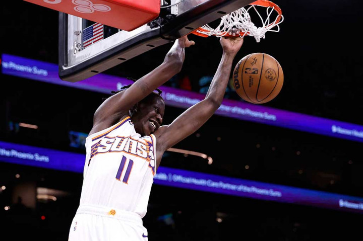 Phoenix Suns berhasil menahan laju Minnesota Timberwolves untuk mengamankan peringkat satu Wilayah Barat dengan mengalahkannya 97-87 dalam laga di Footprint Center Phoenix Arizona, Sabtu, 6 April 2024 WIB.