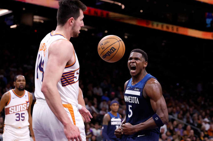 Anthony Edwards mengalami kesulitan di lapangan dengan hanya melakukan enam dari 19 tembakan dan menyelesaikan laga dengan 17 poin. Durant memiliki peran besar sebagai penjaga pemain All-Star tersebut.