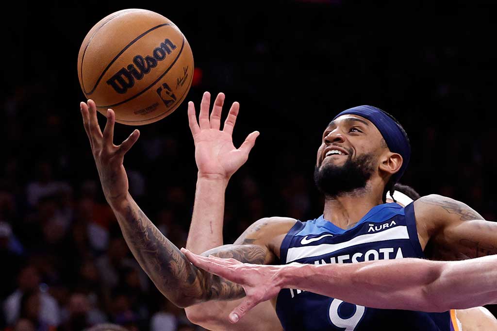 Nickell Alexander-Walker menjadi satu-satunya pemain Timberwolves yang mencatatkan double digit dengan 13 poin. Naz Reid yang diandalkan menjadi pengganti Karl-Anthony Towns selama cedera hanya mencatat delapan poin dan melakukan 11 rebound.