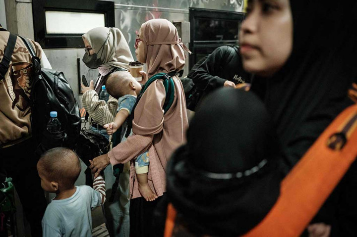 Manager Humas KAI Daop 1 Jakarta Ixfan Hendriwintoko mengatakan terdapat 41 perjalanan Kereta Api Jarak Jauh (KAJJ) di stasiun tersebut yang mengantarkan ribuan penumpang pulang kampung.