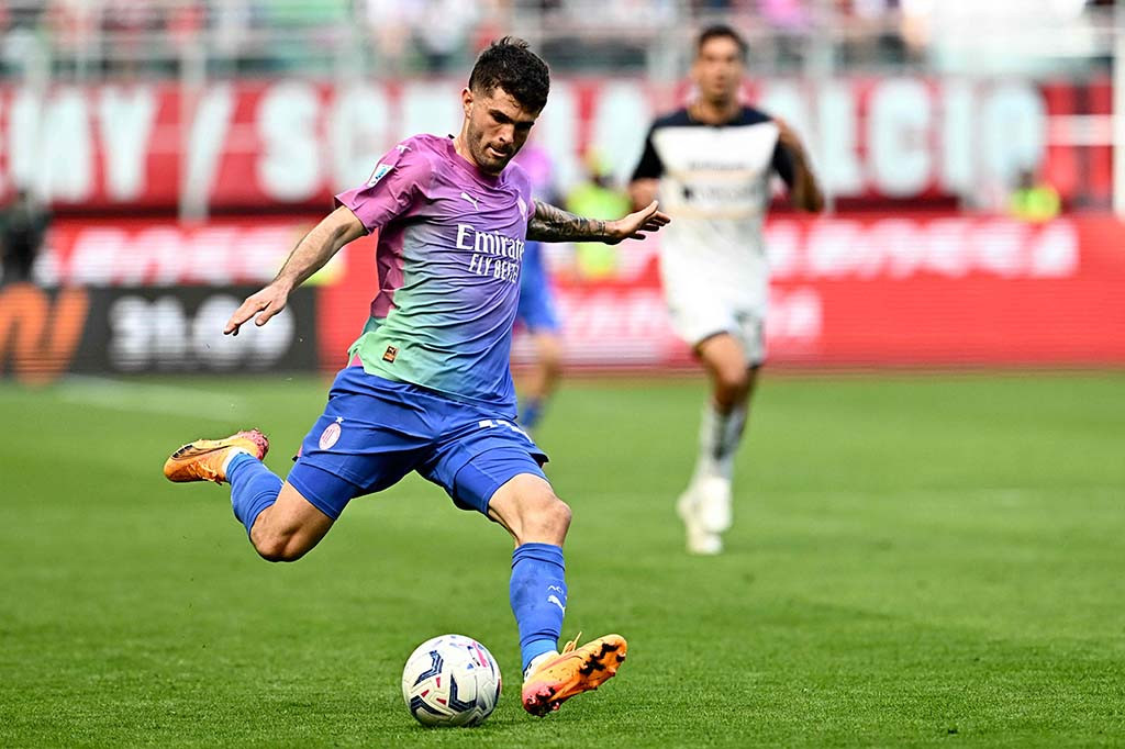 Tampil di hadapan pendukungnya sendiri, Milan mengambil inisiatif serangan lebih dulu. Hasilnya, tuan rumah mampu unggul ketika laga memasuki menit ke-6 setelah Christian Pulisic menuntaskan umpan matang Samuel Chukwueze.