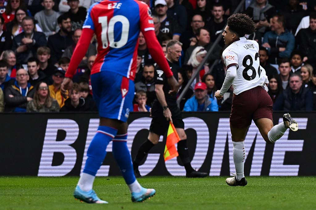 Dua menit setelah jeda, City akhirnya bisa membalikkan kedudukan. Kali ini giliran Rico Lewis yang menggetarkan gawang Palace yang dikawal Dean Henderson.