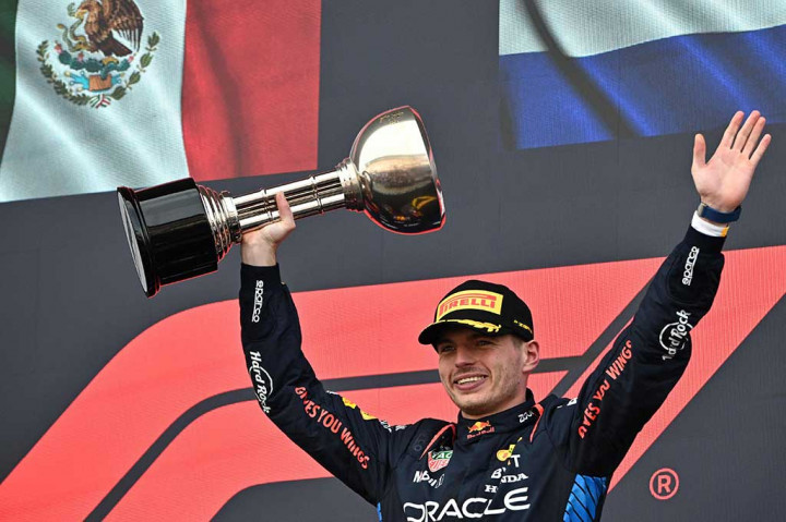 Verstappen gagal finis di Australia dua minggu lalu tetapi ia memegang kendali seluruh balapan di Suzuka setelah start dari pole dan meraih kemenangan ketiganya dari empat grand prix musim ini.