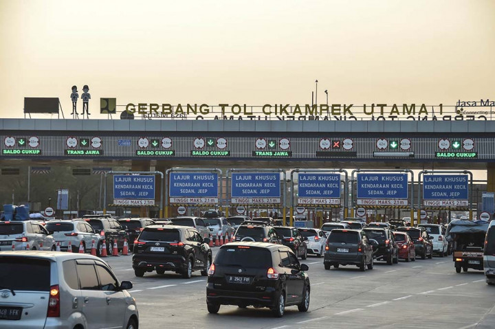 Dirinya mengatakan distribusi lalu lintas meninggalkan Jabotabek menuju ketiga arah yaitu mayoritas sebanyak 462.710 kendaraan atau 57,30 persen menuju arah timur (Trans Jawa dan Bandung), 209.582 kendaraan 25,95 persen menuju arah barat (Merak), serta 135.218 kendaraan atau 16,75 persen menuju arah selatan (Puncak).