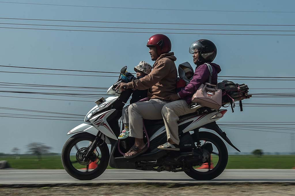 Dalam hal ini, kata dia, potensi cuaca ekstrem itu dipicu oleh pola belokan angin dan konvergensi yang terlihat dominan untuk wilayah Pulau Jawa, termasuk Jateng serta labilitas lokal kuat yang mendukung proses
konvektif pada skala lokal diamati di Jawa Tengah.