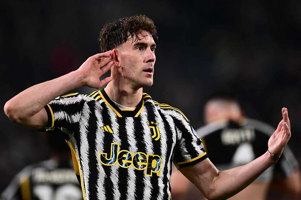 Juventus langsung menggebrak sejak awal. Weston McKennie berhasil membobol gawang tim tamu, tetapi tidak disahkan karena offside. Gawang Fiorentina kembali kemasukan pada menit ke-12 lewat  Dusan Vlahovic. Namun gol itu kembali tidak disahkan karena Bremer berada dalam posisi offside saat proses terjadinya gol.