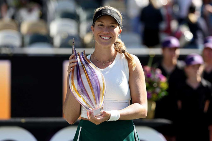 Petenis Amerika Danielle Collins kembali mengangkat trofi, memenangi pertandingan ke-13 berturut-turut dan gelar kedua beruntun dengan menjuarai Charleston Open, Senin, 8 April 2024 WIB.