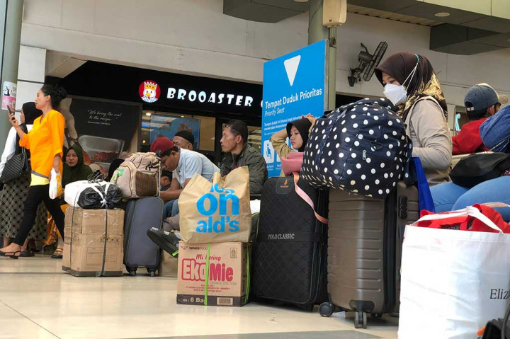 Jokowi meninjau arus mudik di Stasiun Pasar Senen hari ini. Kedatangan itu tepat dua hari jelang Lebaran, Senin, 8 April 2024.