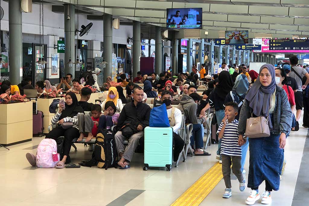 “Semuanya saya melihat semuanya rapi, terkelola dengan baik sampai di atas kereta juga saya lihat rapi, baik, tidak ada yang berdesak-desakan,