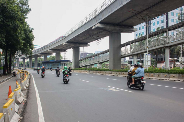 Kepadatan lalu lintas di Kota Jakarta mulai berkurang dikarenakan mayoritas masyarakat di Jakarta telah melakukan perjalanan mudik ke kampung halamannya masing-masing.