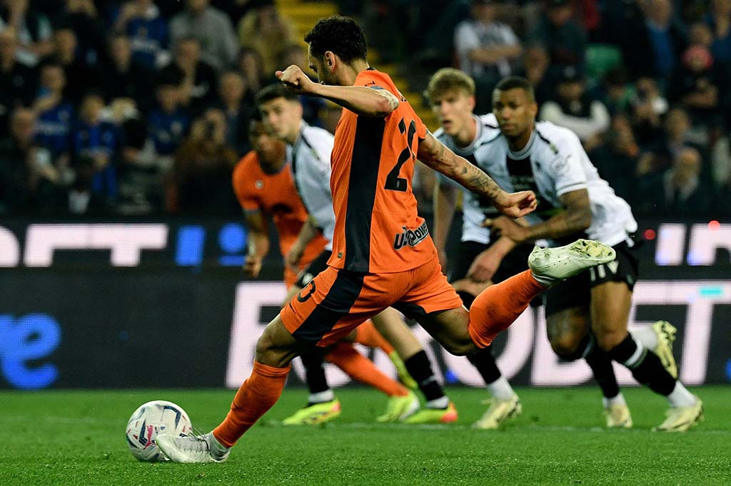 Gol Davide Frattesi pada menit-menit terakhir mengantarkan Inter Milan menaklukkan Udinese 2-1 pada pertandingan Liga Italia di Stadion Friuli, Udine, Selasa, 9 April 2024 dini hari WIB.