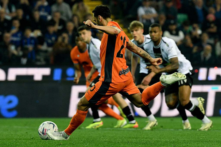 Gol Davide Frattesi pada menit-menit terakhir mengantarkan Inter Milan menaklukkan Udinese 2-1 pada pertandingan Liga Italia di Stadion Friuli, Udine, Selasa, 9 April 2024 dini hari WIB.