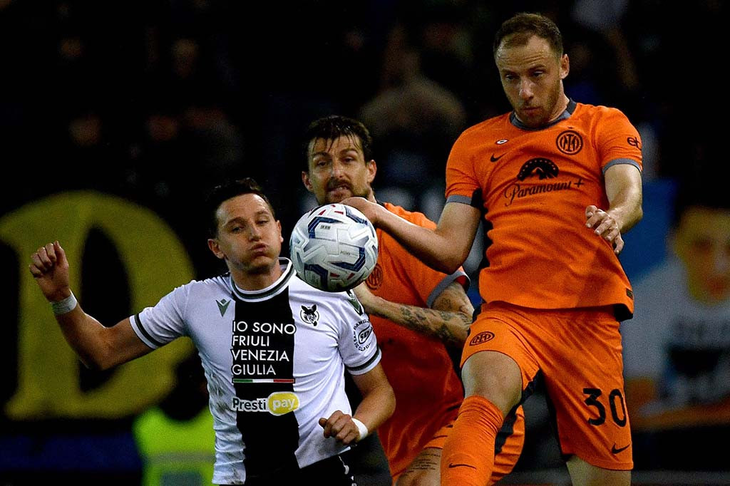 Inter kembali mengambil inisiatif menyerang pada babak kedua sampai kemudian berhasil membobol gawang Udinese lewat tendangan Carlos Augusto, namun dianulir VAR karena offside.