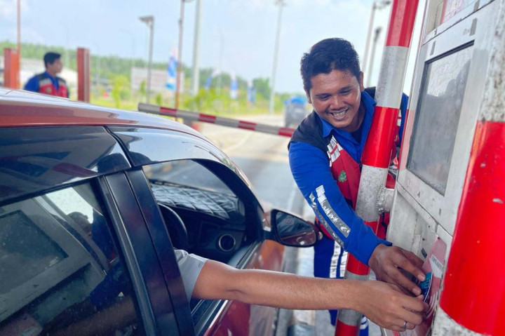 EVP Sekretaris Perusahaan PT Hutama Karya (Persero) Adjib Al Hakim mengatakan angka tersebut merupakan akumulasi dari kendaraan yang melintasi Tol Terbanggi Besar-Kayu Agung (Terpeka) sebanyak 75,349 kendaraan atau meningkat 88.4% dari VLL normal.