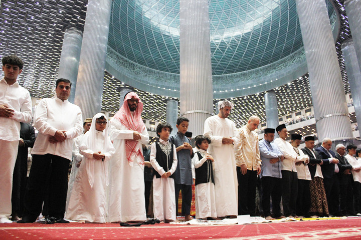 Jokowi juga akan menggelar griya atau open house di Istana Kepresidenan. Sejumlah menteri serta pejabat negara lain juga dijadwalkan hadir. Masyarakat juga bisa langsung halal bihalal dengan Jokowi. 