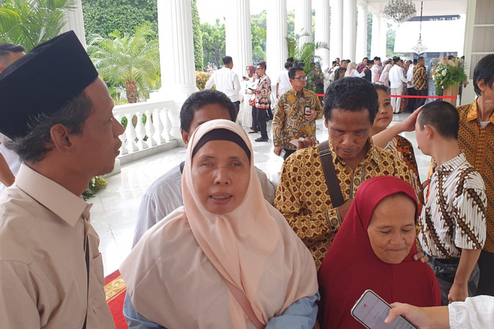 Momen gelar griya atau open house di Istana Kepresidenan, Jakarta, dihadiri berbagai elemen masyarakat. Termasuk pada penyandang disabilitas yang tinggi antusiasmenya untuk bersalaman dengan Presiden Joko Widodo (Jokowi) dan Ibu Negara Iriana.