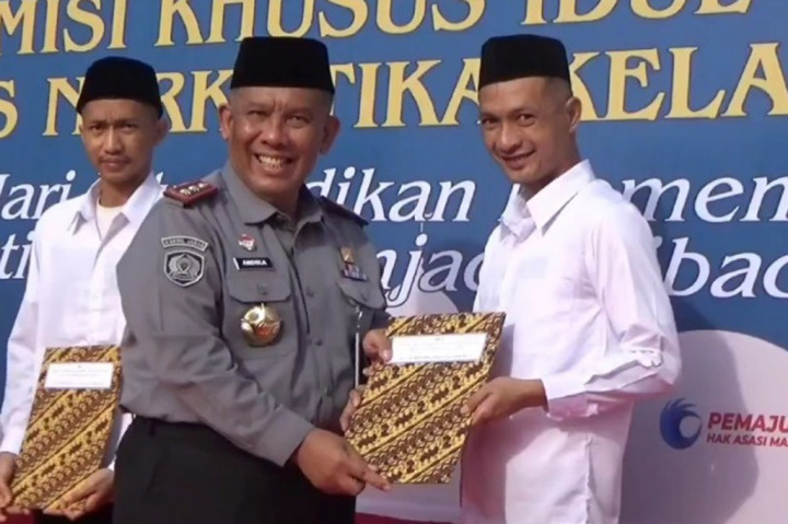 Sementara khusus di Lapas Narkotika, dsri total 2.849 warga binaan, 2.417 orang diantaranya mendapatkan remisi khusus 1, yakni pengurangan masa tahanan, sedangkan 25 warga binaan lainnya mendapatkan remisi khusus 2, yakni bebas langsung.