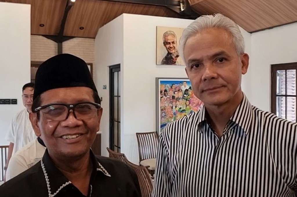 Usai solat Idulfitri, calon presiden nomor urut 03, Ganjar Pranowo menggelar open house di kediamannya yang baru di Tanjungsari, Wedomartani, Kapanewon Ngemplak, Sleman, Rabu, 10 April 2024. Ganjar mengaku sejak beberapa waktu lalu sudah menjadi warga Sleman.