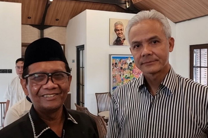Usai solat Idulfitri, calon presiden nomor urut 03, Ganjar Pranowo menggelar open house di kediamannya yang baru di Tanjungsari, Wedomartani, Kapanewon Ngemplak, Sleman, Rabu, 10 April 2024. Ganjar mengaku sejak beberapa waktu lalu sudah menjadi warga Sleman.