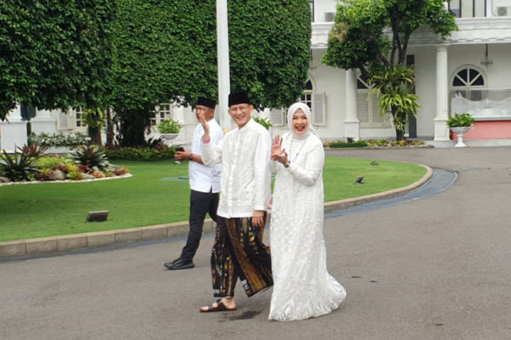 Pantauan Medcom.id, sejumlah menteri datang bersama istri dan keluarganya. Mereka yakni Menteri Perdagangan Zulkifli Hasan, Menteri Perindustrian Agus Gumiwang Kartasasmita, Menteri Kesehatan Budi Gunadi Sadikin, Menteri Pariwisata dan Ekonomi Kreatif/Kepala Badan Pariwisata dan Ekonomi Kreatif (Menparekraf/Kabaparekraf) Sandiaga Salahuddin Uno, dan Menteri Luar Negeri Retno Marsudi.