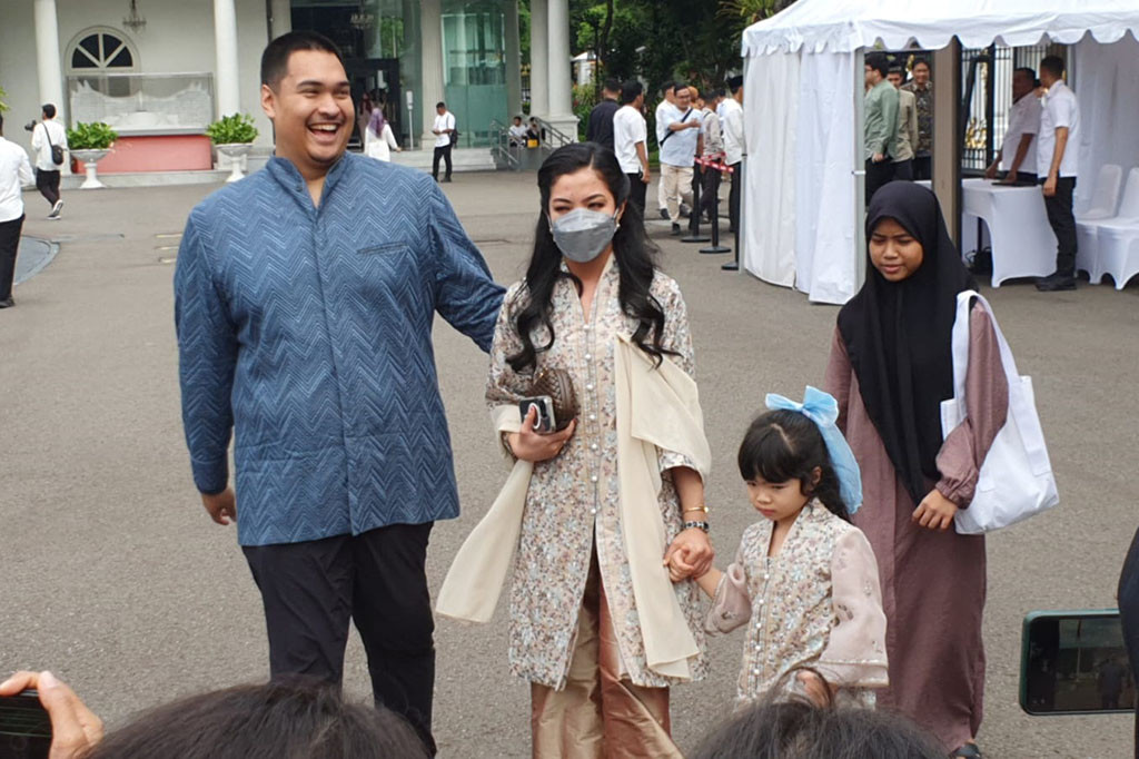 Kemudian, Menteri Investasi/Badan Koordinasi Penanaman Modal (BKPM) Bahlil Lahadalia, Menteri Pemuda dan Olahraga (Menpora) Dito Ariotedjo, Menteri Keuangan Sri Mulyani, Menteri Koordinator Bidang Perekonomian, Menteri Pendayagunaan Aparatur Negara dan Reformasi Birokrasi Abdullah Azwar Anas, Menteri Koordinator Bidang Kemaritiman dan Investasi Luhut Binsar Pandjaitan, Menteri Perencanaan Pembangunan Nasional (PPN)/Kepala Badan Perencanaan Pembangunan Nasional (Bappenas) Suharso Monoarfa, Menteri Ketenagakerjaan Ida Fauziyah, dan Menteri PUPR Basuki Hadimuljono.