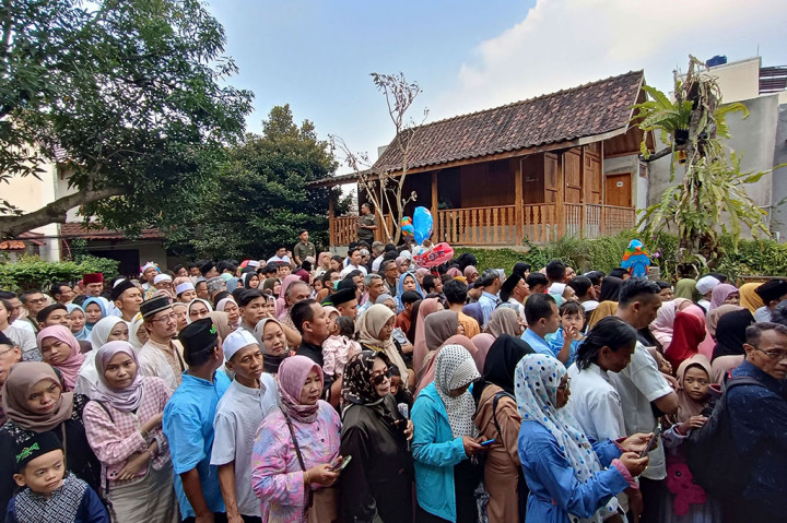 Open house terbuka untuk umum. Terutama untuk para relawan dan pendukung Anies-Muhaimin (AMIN).