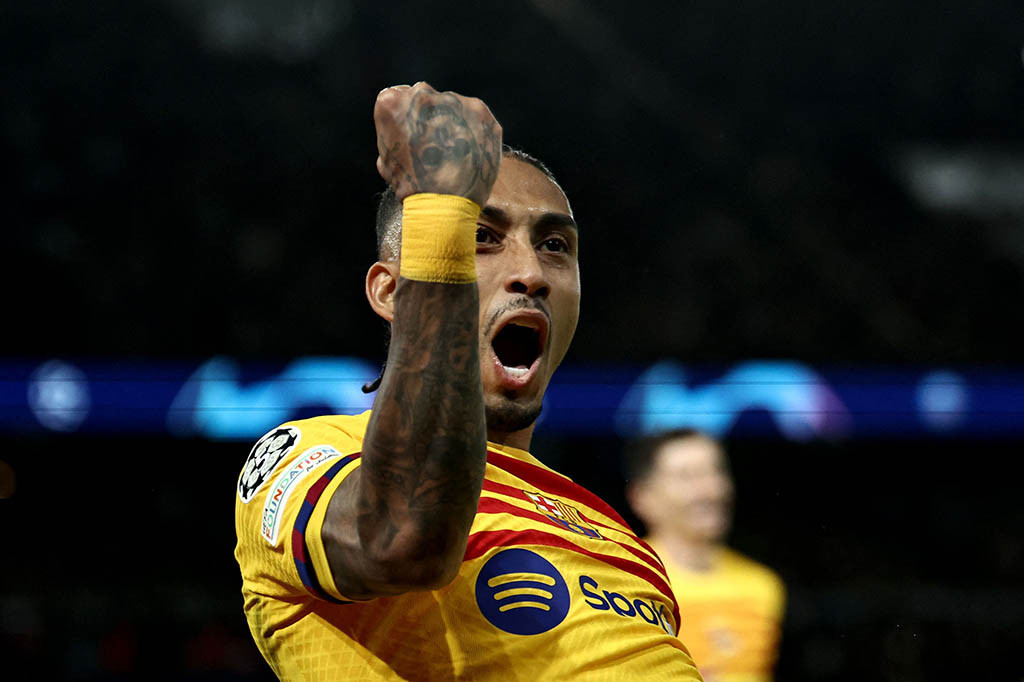 Barcelona berhasil meraih kemenangan ketika menyambangi markas PSG pada leg pertama babak perempat final Liga Champions yang digelar Kamis, 11 April 2024, dini hari tadi. Blaugrana menang tipis 3-2 atas Les Rouge et Bleu.