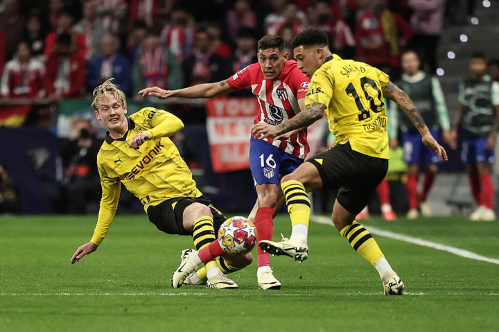 Atletico Madrid meraih kemenangan ketika menjamu Borussia Dortmund pada leg pertama babak perempat final Liga Champions yang digelar Kamis, 11 April 2024, dini hari tadi. Los Colchoneros menang tipis 2-1 atas Die Borussen.