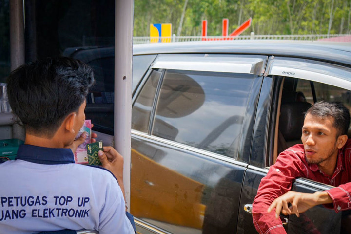 Ia melanjutkan, kendaraan yang melintasi Tol Palembang-Prabumulih Palindra dan Inprabu sebanyak 75.580 kendaraan atau meningkat 59% dari VLL normal. Kemudian kendaraan yang melintasi Tol Bengkulu-Taba Penanjung (Bengtaba): 6.377 kendaraan atau meningkat 10% dari VLL normal.