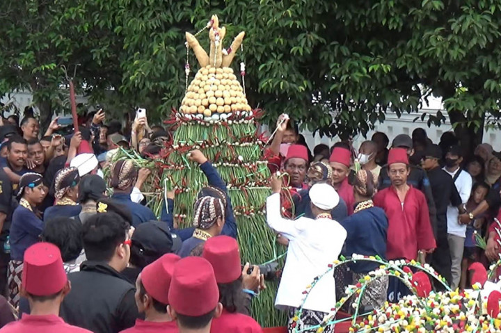 Berbeda dengan pelaksanaan upacara tradisi grebeg yang digelar tahun-tahun sebelumnya. Untuk Grebeg Sawal 1 Sawal 1957 (Jawa) yang diselenggarakan bertepatan dengan hari Kamis, 11 April 2024 ini tidak ada lagi rayahan atau rebutan gunungan.