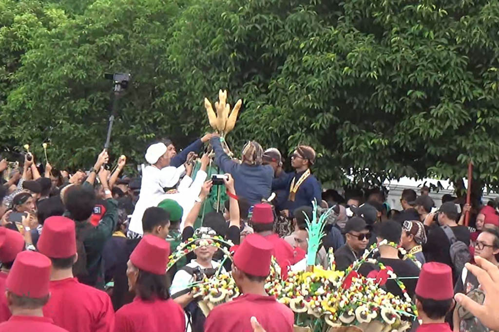 Penghageng II KHP Widyabudaya KRT Rintaiswara, Kamis, menjelaskan grebeg atau garebeg sebuah upacara budaya yang diselenggarakan oleh Keraton Yogyakarta. Khusus Grebeg Sawal diadakan dalam rangka memperingati hari besar agama Islam yakni Idulfitri.