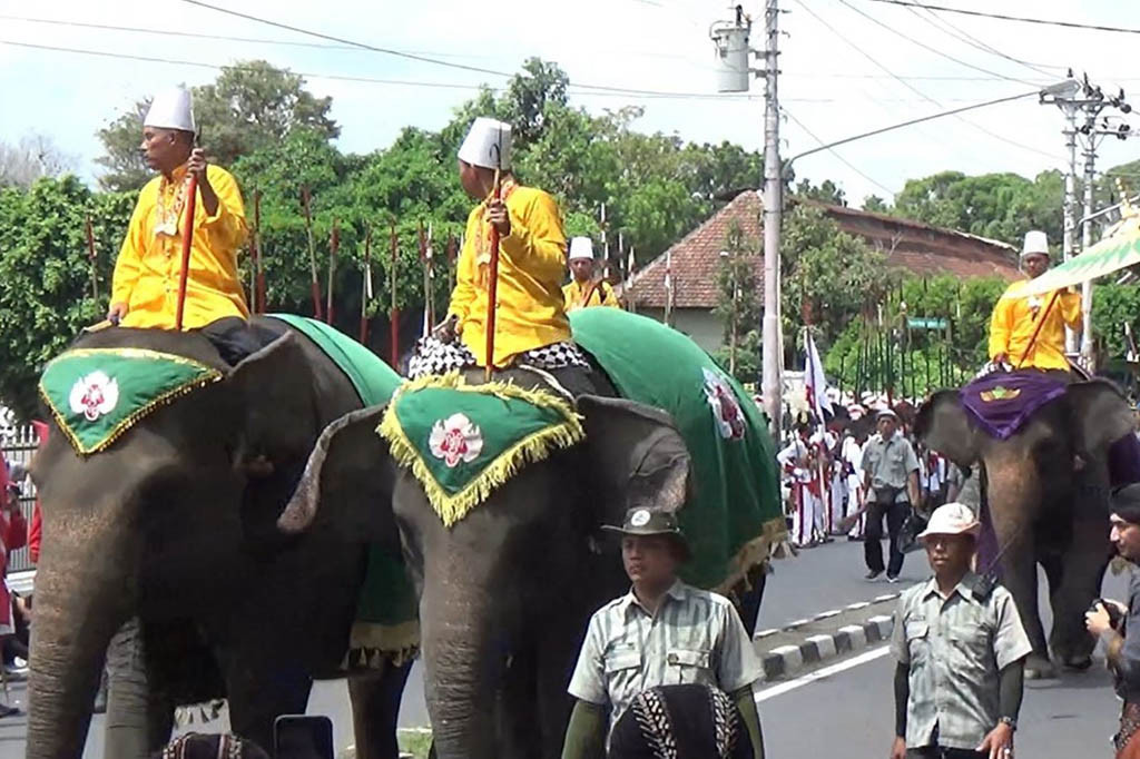 Selain Grebeg Sawal, Keraton Yogyakarta juga menyelenggarakan Grebeg Besar untuk memperingati Iduladha, dan Grebeg Mulus untuk memperingati Maulid Nabi Muhammad SAW.
