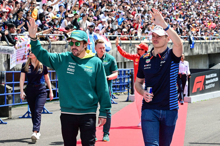 Adapun juara dunia dua kali itu memulai kerja sama dengan Aston Martin setelah pindah dari Alpine pada tahun 2023. Sejak saat itu, kedua belah pihak menikmati awal yang baik dalam kemitraan mereka dengan mengoleksi enam podium dalam delapan balapan pertama musim lalu.