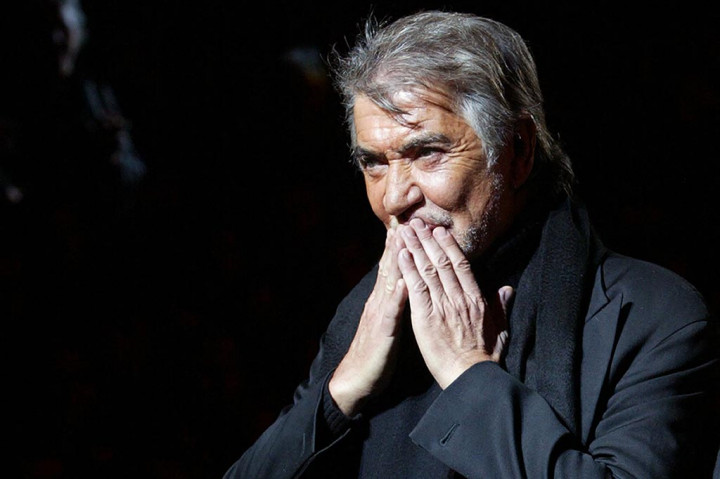 Perancang busana Italia Roberto Cavalli, yang kegemarannya terhadap ular piton dan motif binatang flamboyan membuatnya menjadi kesayangan para jet set internasional selama beberapa dekade, meninggal pada hari Jumat, 12 April 2024, pada usia 83 tahun.
