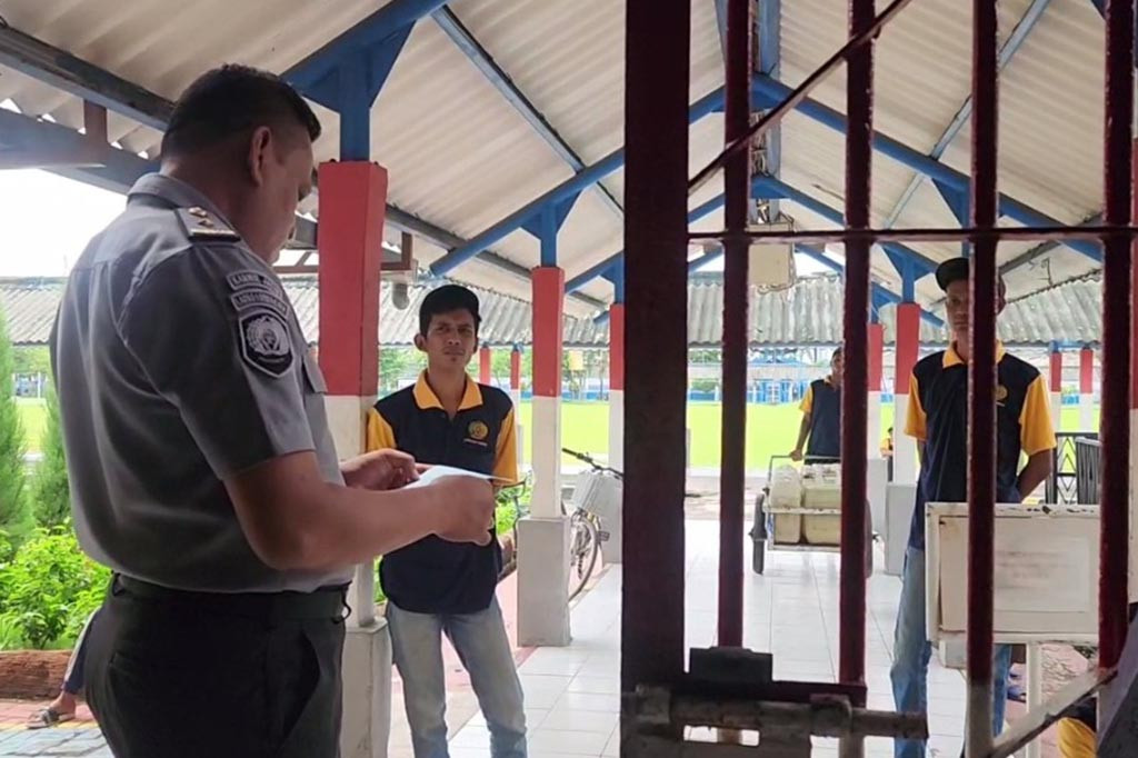 Waktu kunjungan lapas dalam rangka Idulfitri 1445 Hijriah, disediakan selama enam hari sejak Lebaran pertama hingga Senin, 15 April 2024. Jam kunjungan diatur dua sesi yaitu sesi pagi jam 8 pagi hingga 12 siang, dan sesi kedua jam 1 siang hingga 3 sore.