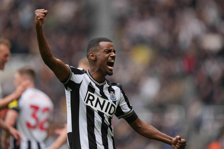 Newcastle terus menekan Spurs pada babak kedua. Hasilnya, tuan rumah kembali menambah gol pada menit ke-51 setelah Isak menuntaskan umpan Bruno Guimaraes.