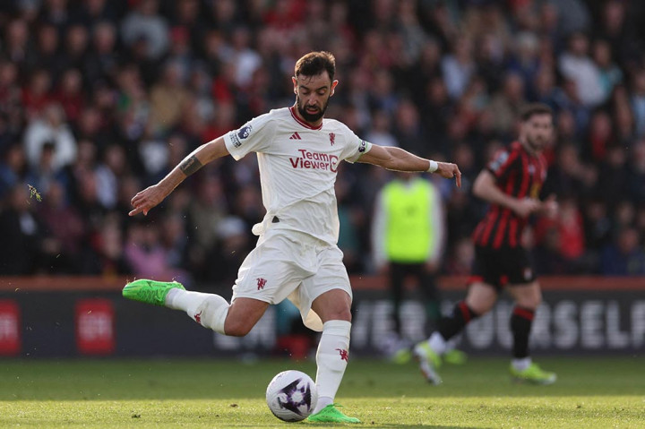 Namun, MU bangkit dan menyamakan skor pada menit ke-31. Bruno Fernandes yang tak terkawal berhasil melepaskan tembakan keras dari dalam kotak penalti yang merobek gawang Bournemouth