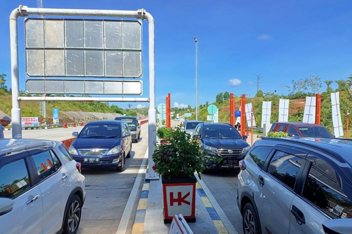 Ia melanjutkan, kendaraan yang melintasi Tol Binjai-Tanjung Pura (Binsa) 17.185 kendaraan atau meningkat 92% dari VLL normal. Adapun kendaraan yang melintasi Tol Sigli-Banda Aceh (Seulimeum-Baitussalam) (Sibanceh) 7.841 kendaraan atau meningkat 170% dari VLL normal.